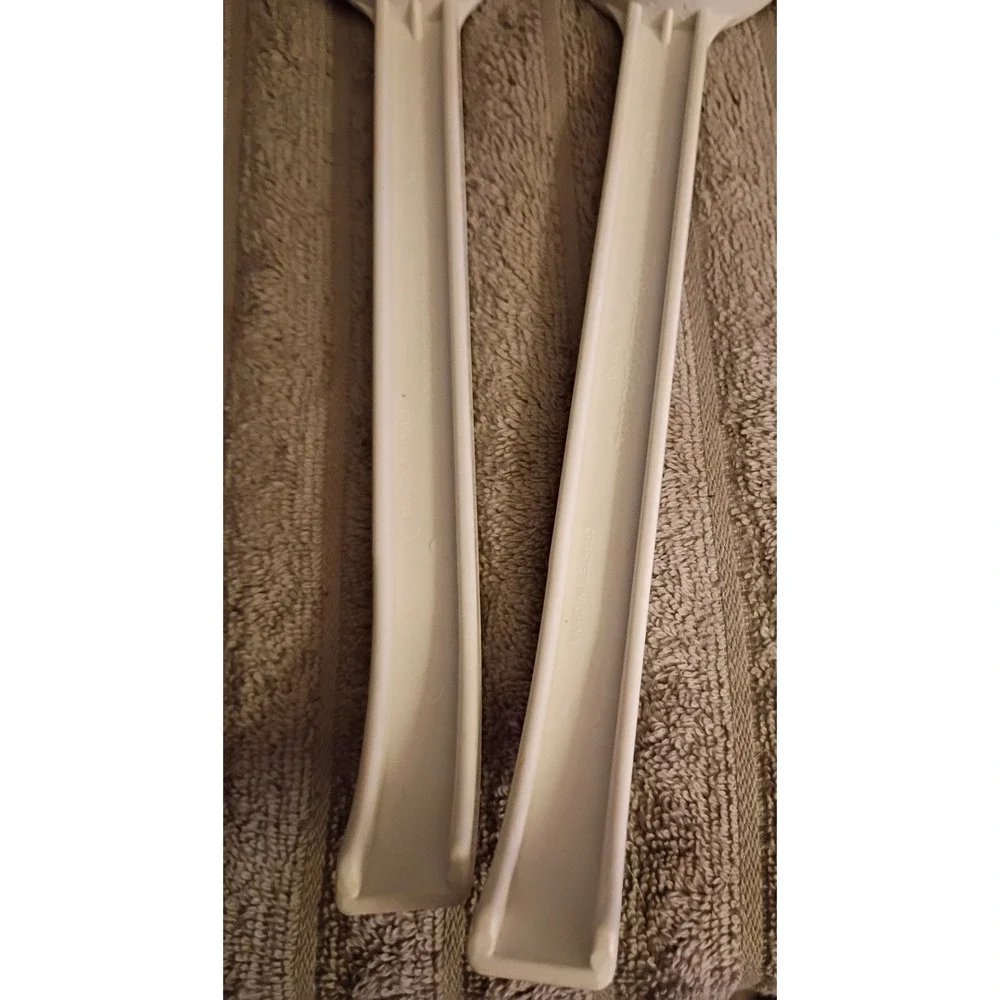 Weight Watchers White Plastic Long Handle Measuring Spoons Set 1/2 Cup and 1 Cup